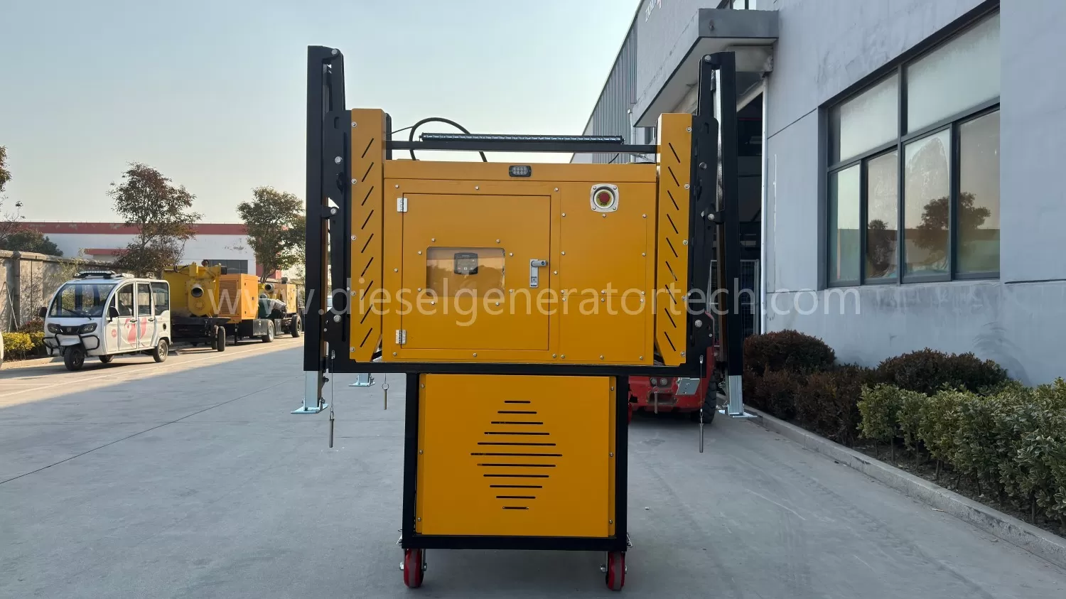 Self-loading and unloading mobile emergency drainage cabin lighting power generation in one