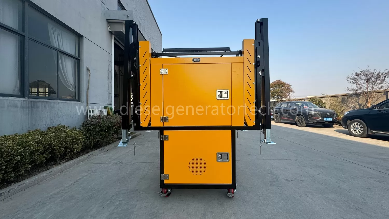 Self-loading and unloading mobile emergency drainage cabin lighting power generation in one